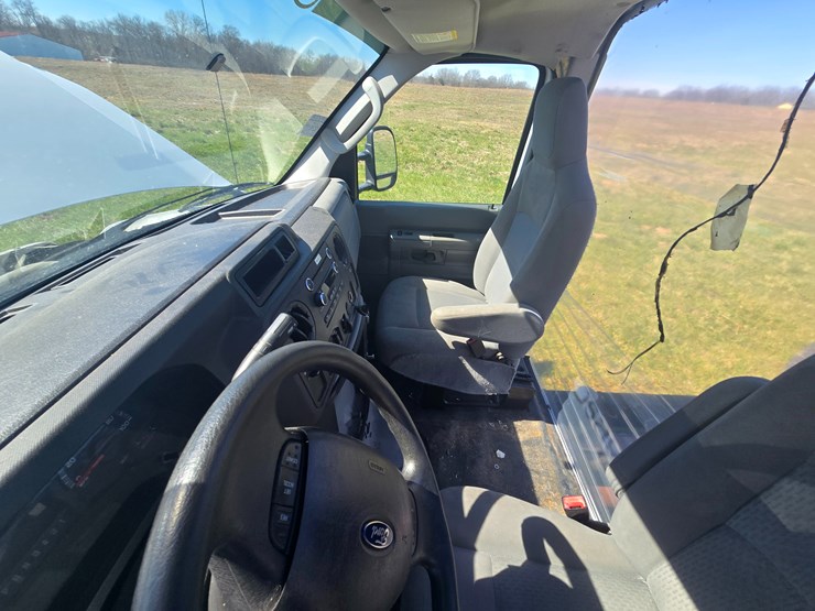 2016-ford-e450-image-32