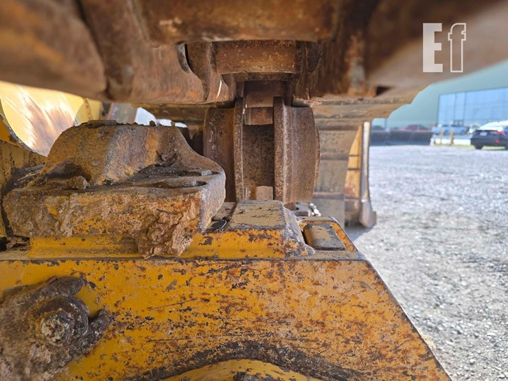 2016-deere-700k-lgp-image-30