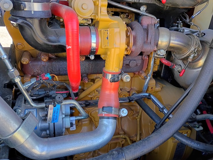 2023-caterpillar-910-image-24