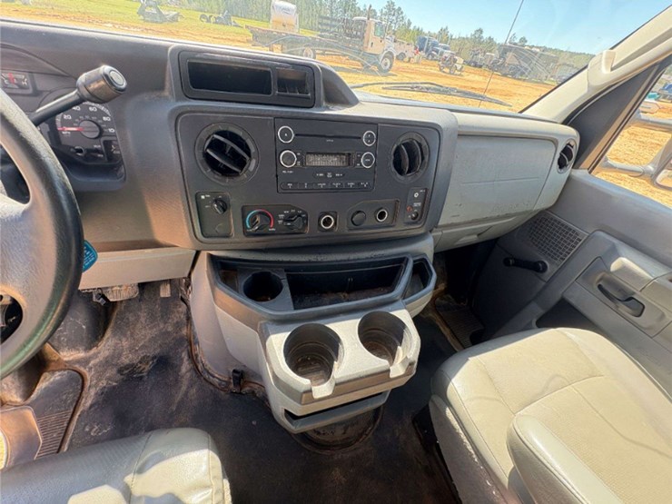 2011-ford-e350-image-16