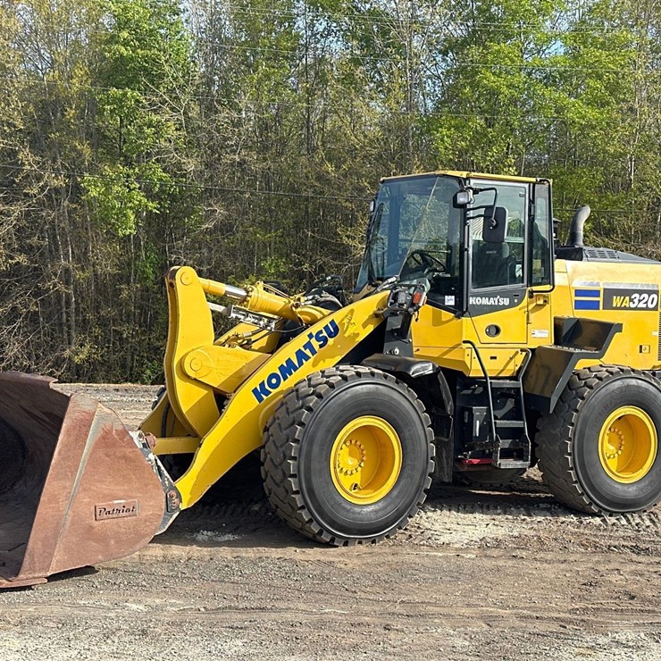 2018 KOMATSU WA320-8