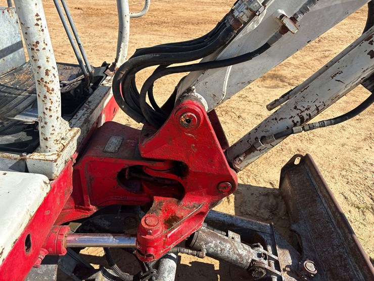 2013-takeuchi-tb235-image-11
