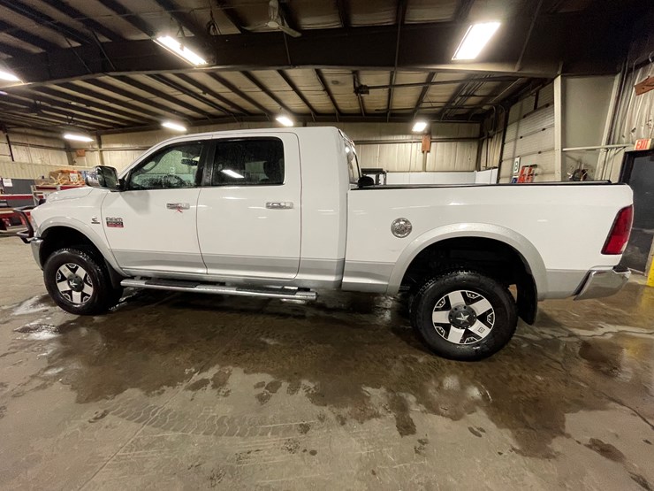 2012-dodge-3500-image-10