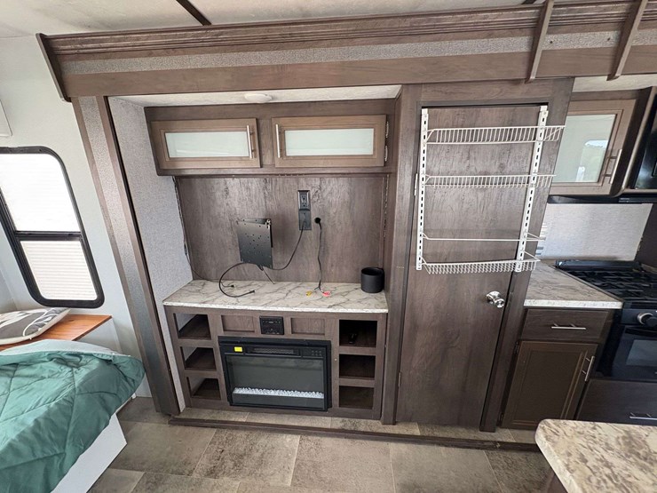 2020-coleman-dutchman-travel-trailer-image-11