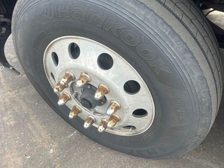 2016-peterbilt-579-image-16