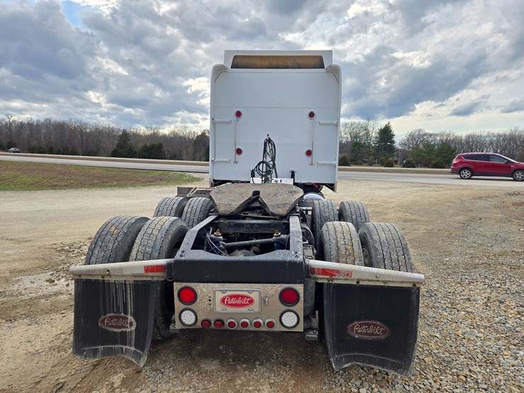 2000-peterbilt-379-image-16