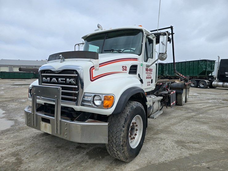 #22589-•-2006-mack-cv713-granite-roll-off-garbage-truck-image-2