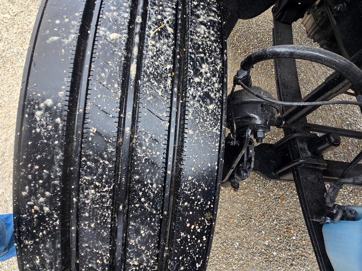 2012-freightliner-m2-106-image-49