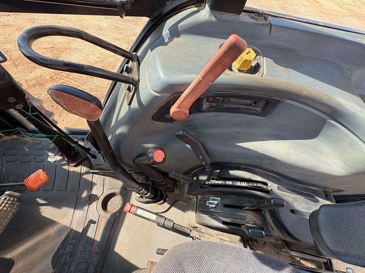 new-holland-7635-image-17