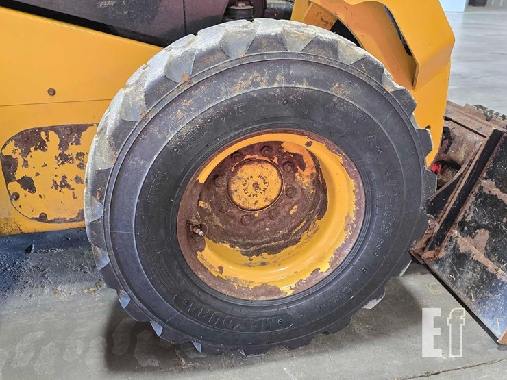 2021-caterpillar-242d3-image-29