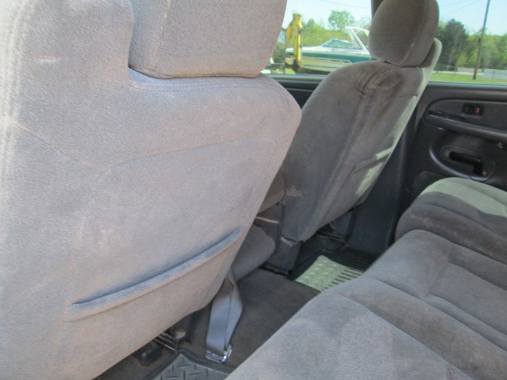 2004-chevrolet-2500hd-image-24