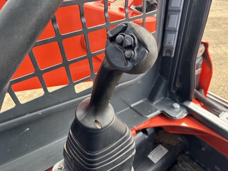 2018-kubota-ssv65-image-22