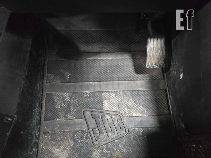 2021-jcb-3ts-8t-image-15