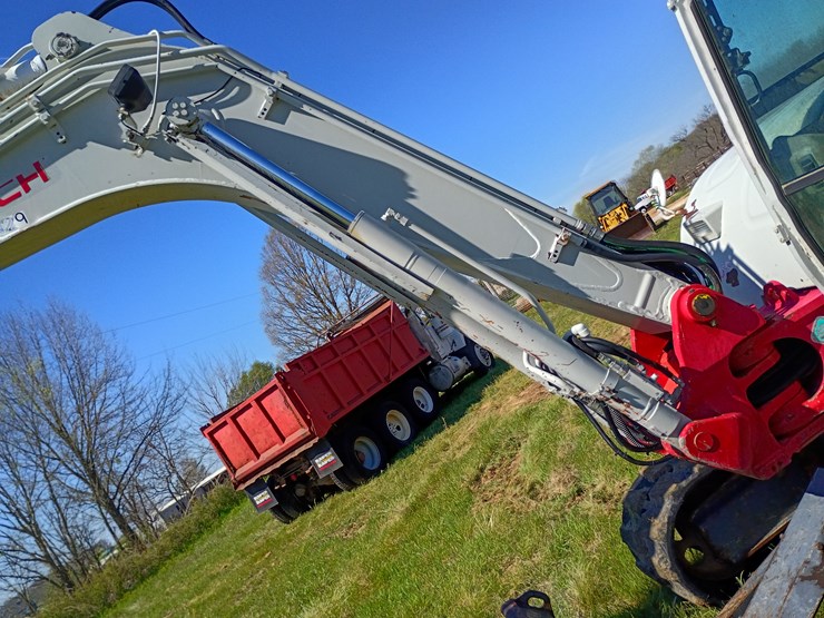 2011-takeuchi-tb285-image-54