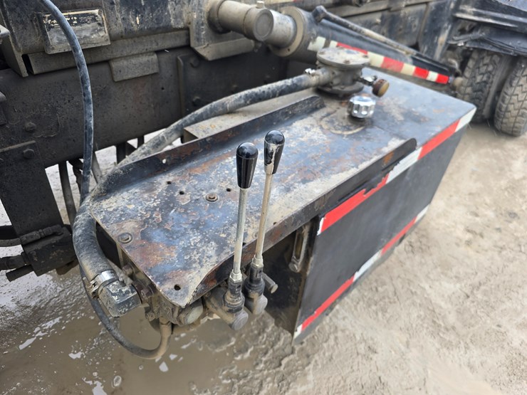 #22591-•-2007-mack-cv713-granite-roll-off-truck-image-66