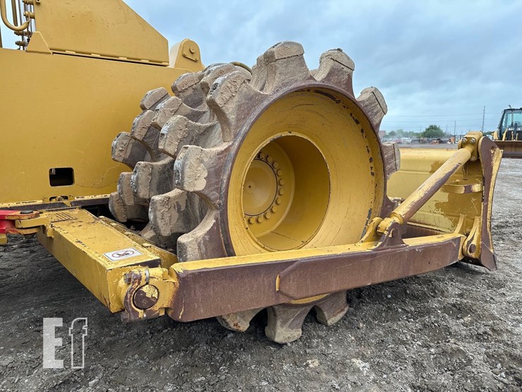 2015-caterpillar-815f-2-image-31