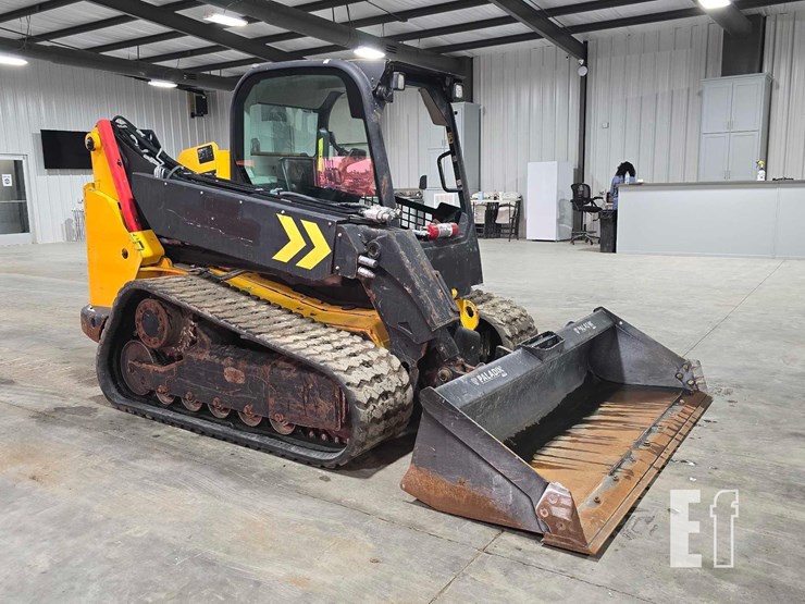 2020-jcb-3ts-8t-image-2