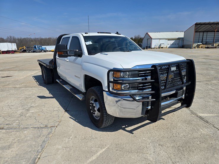 2015-chevrolet-silverado-3500-image-16