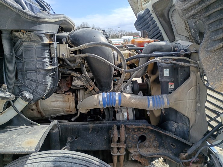 2009-freightliner-cascadia-125-image-26