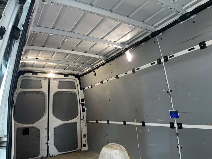 #1450-•-2019-mercedes-sprinter-van-(has-wi-title)-(of)-image-33