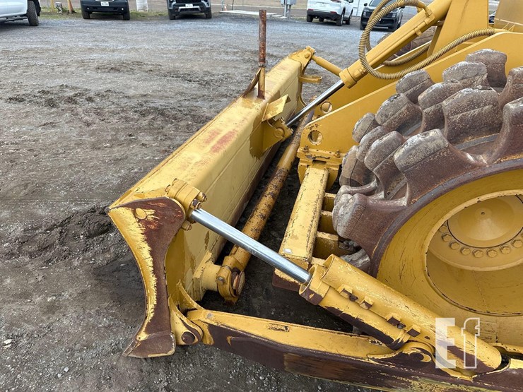 2015-caterpillar-815f-2-image-13