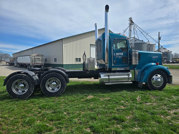 2007-kenworth-w900-image-12