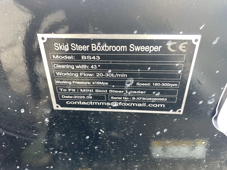 #7053-•-unused-giyi-mini-skid-steer-bucket-broom-(o10)-image-8