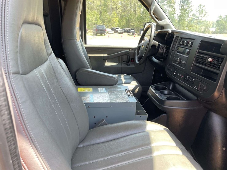 2018-chevrolet-express-2500-image-19