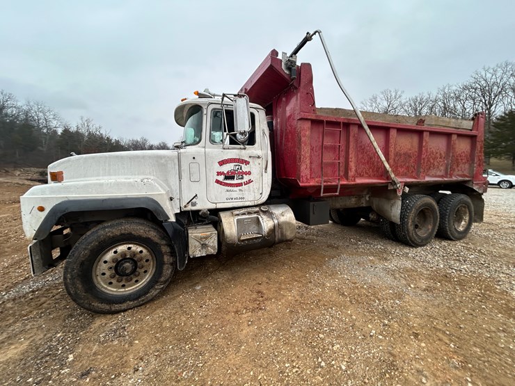 2001-mack-rd688s-image-4