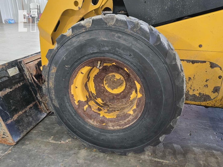 2021-caterpillar-242d3-image-26