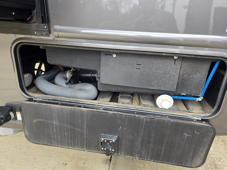 2020-ford-f550-image-101