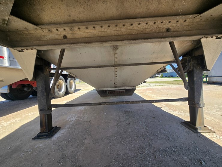 2010-timpte-hopper-bottom-image-23