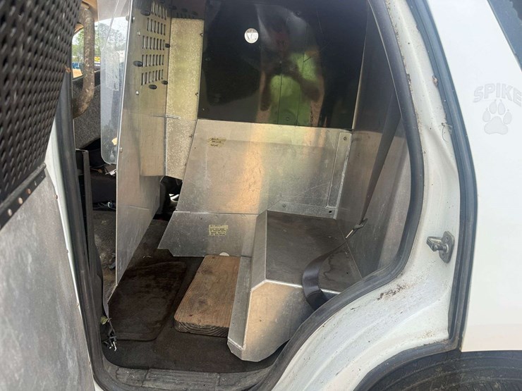 2010-chevrolet-tahoe-image-15