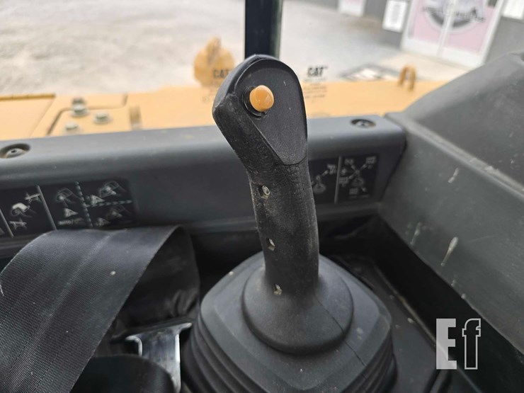 2019-caterpillar-d6-xe-lgp-image-22