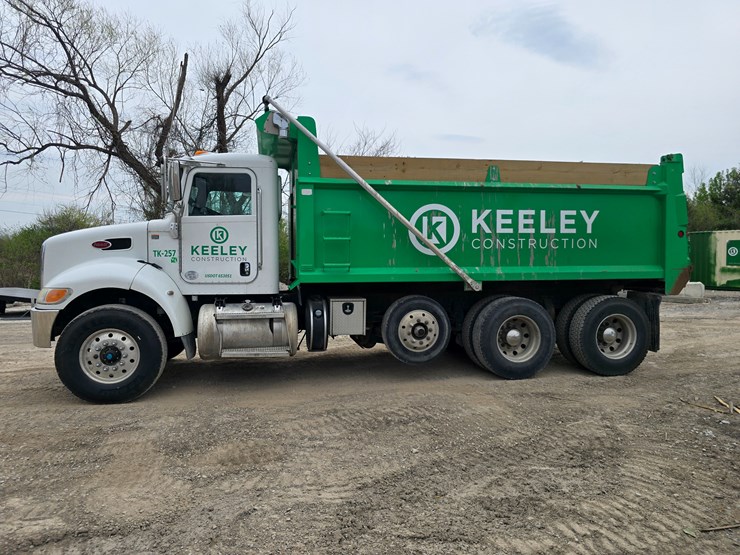 2017-peterbilt-348-image-5