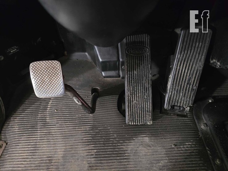 2002-peterbilt-378-image-11