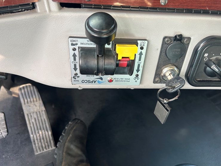 2022-western-star-4900-image-14