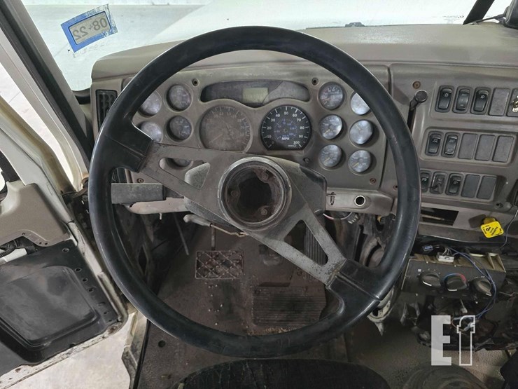 2005-mack-chn613-image-10