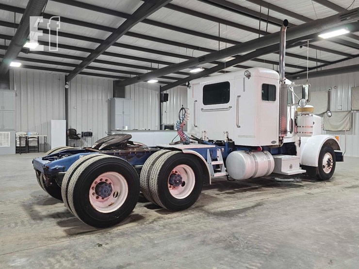 2004-peterbilt-378-image-3