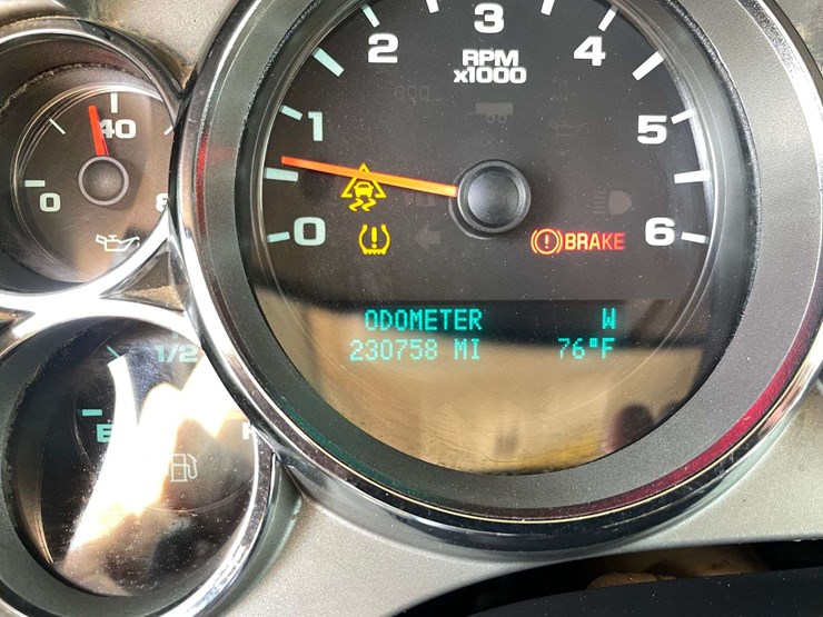 2011-chevrolet-silverado-1500-image-26