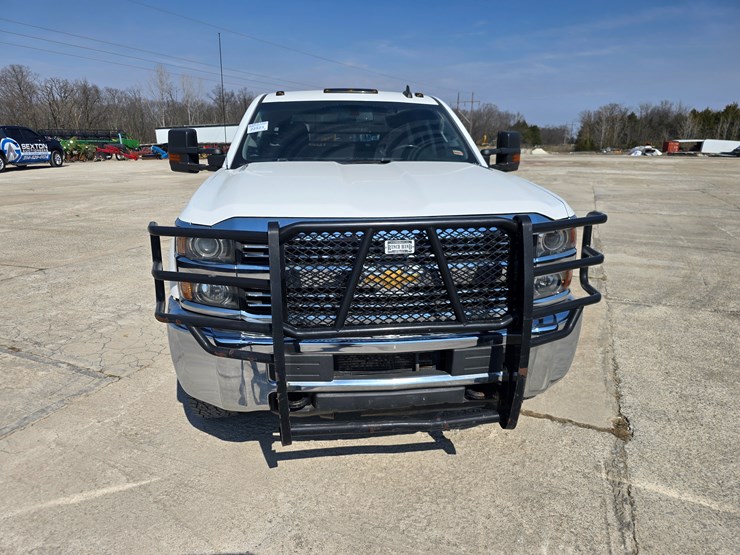 2015-chevrolet-silverado-3500-image-18