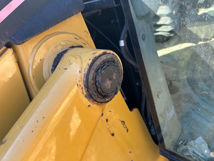 2005-caterpillar-420d-image-78