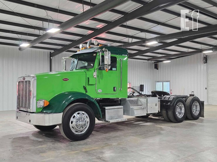 2021-peterbilt-367-image-1