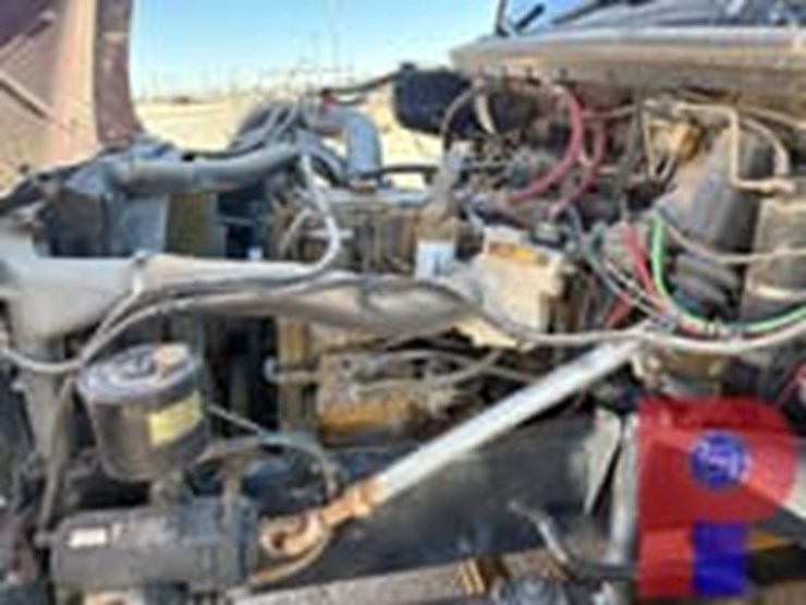 2001-freightliner-fl70-image-11