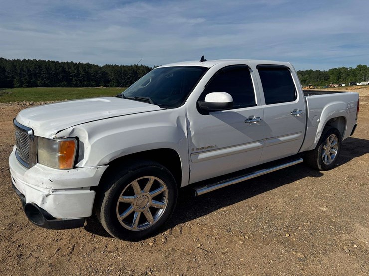 2007-gmc-sierra-1500-denali-image-1