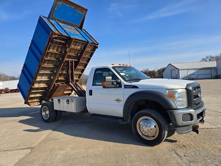 2016-ford-f550-image-32