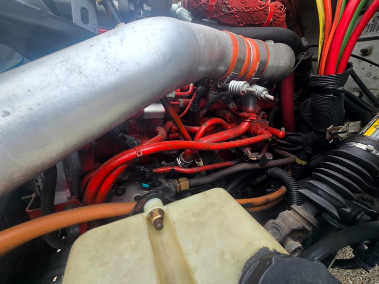 2012-freightliner-m2-106-image-34