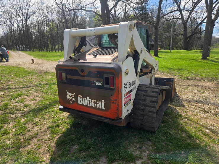 2010-bobcat-t650-image-11