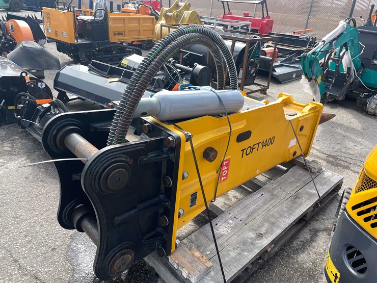 caterpillar-320-image-5