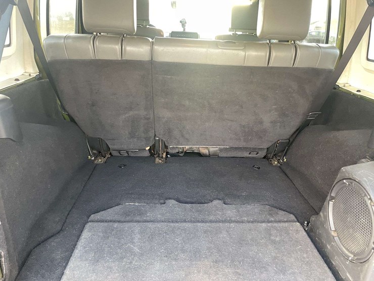 2010-jeep-wrangler-unlimited-sahara-image-15